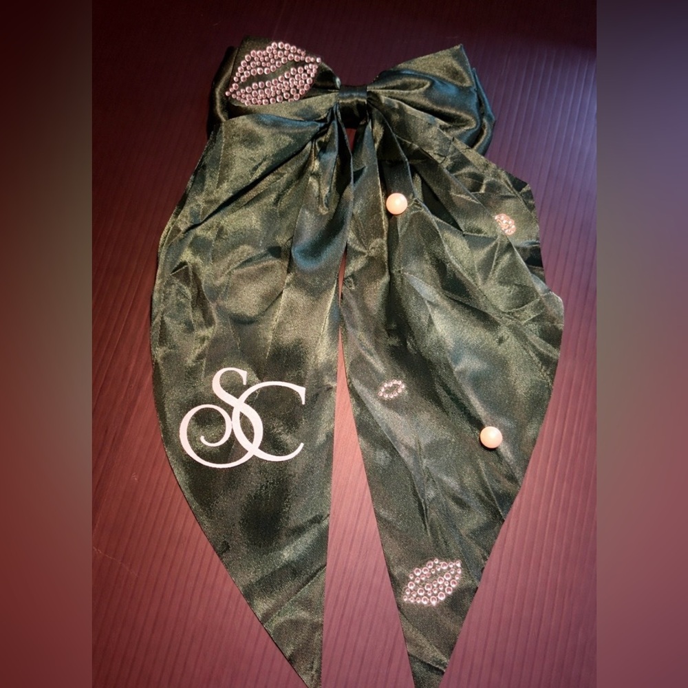 Green Sabrina carpenter bow